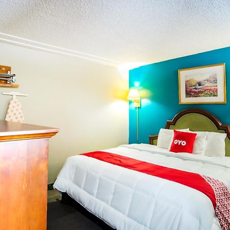 Oyo Hotel Hutchinson West 4Th Ave Екстер'єр фото