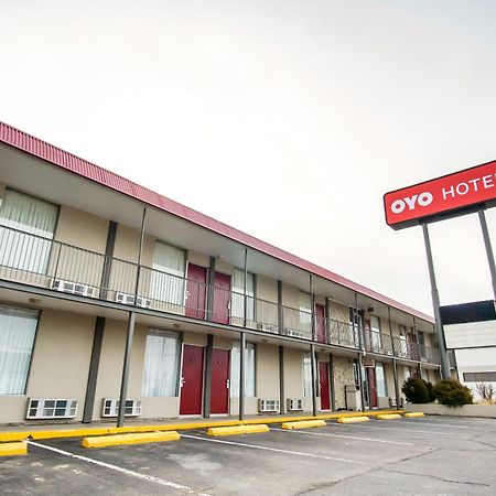 Oyo Hotel Hutchinson West 4Th Ave Екстер'єр фото