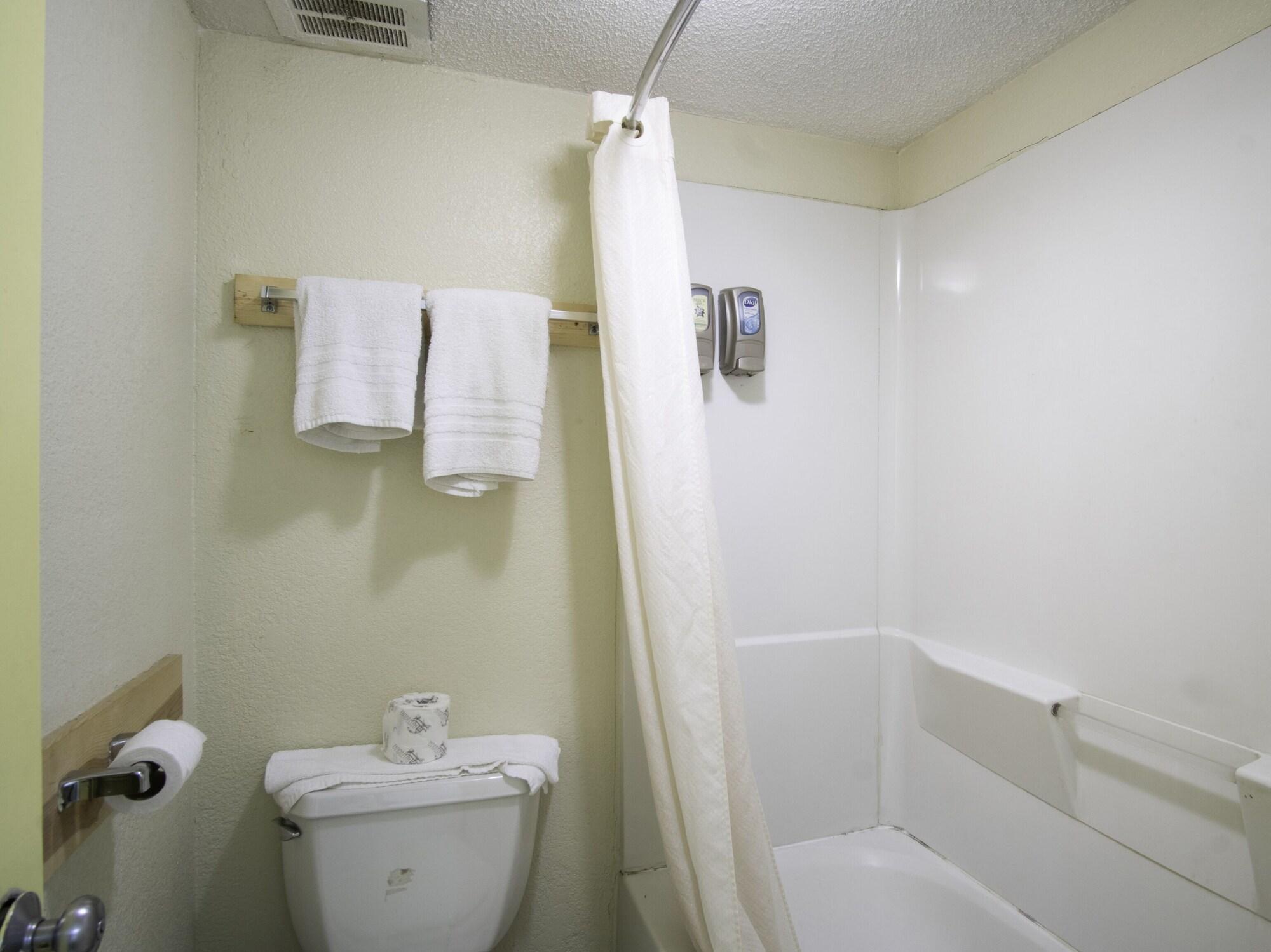 Oyo Hotel Hutchinson West 4Th Ave Екстер'єр фото