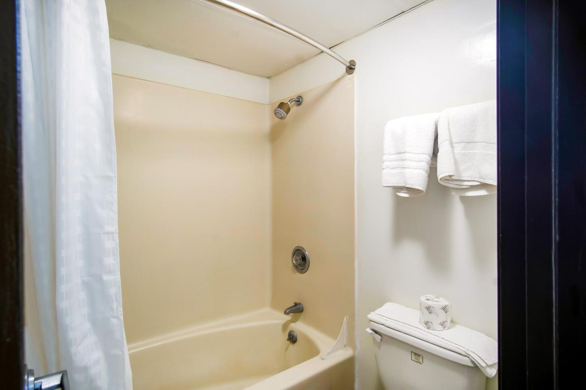 Oyo Hotel Hutchinson West 4Th Ave Екстер'єр фото