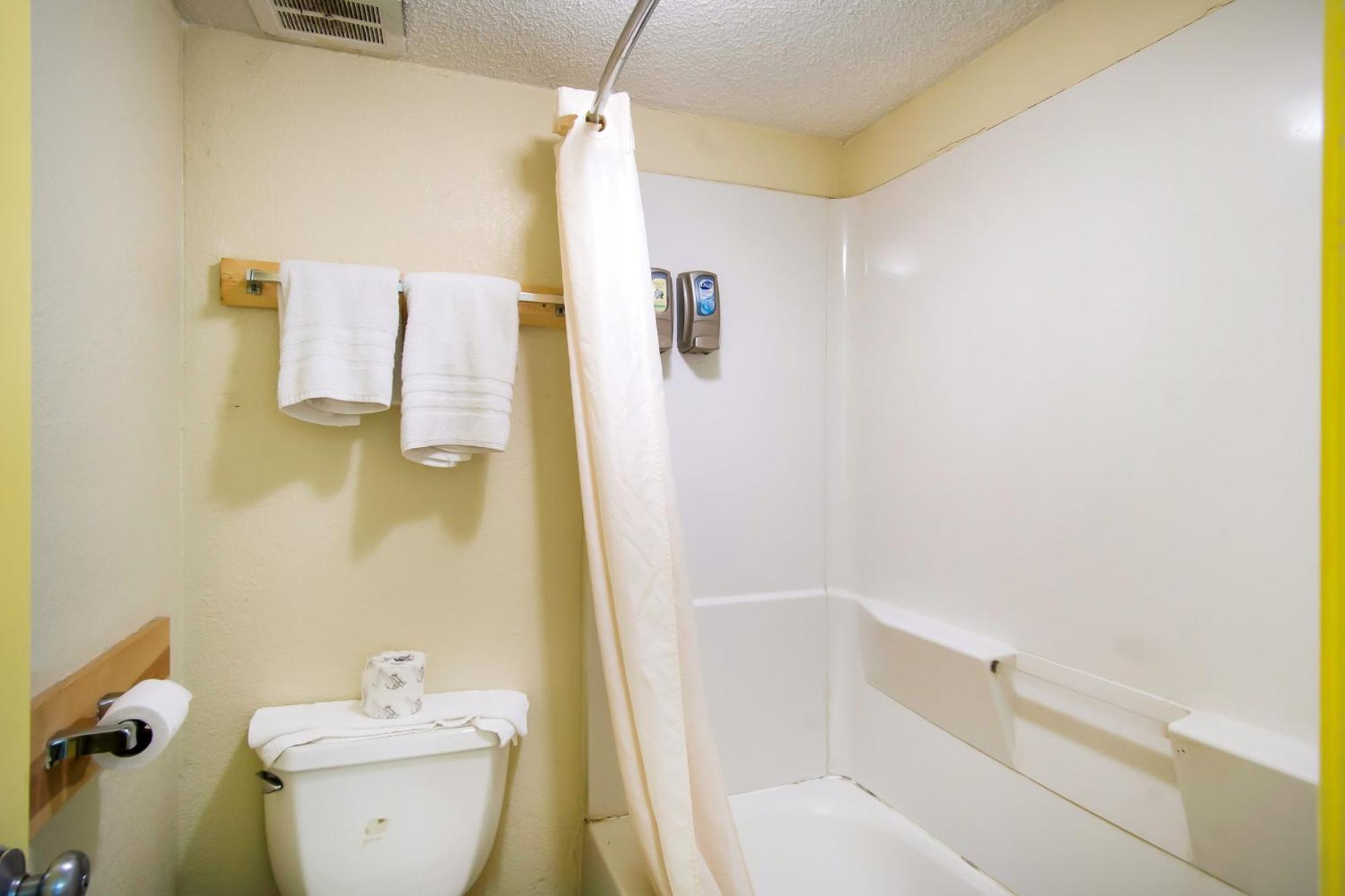 Oyo Hotel Hutchinson West 4Th Ave Екстер'єр фото