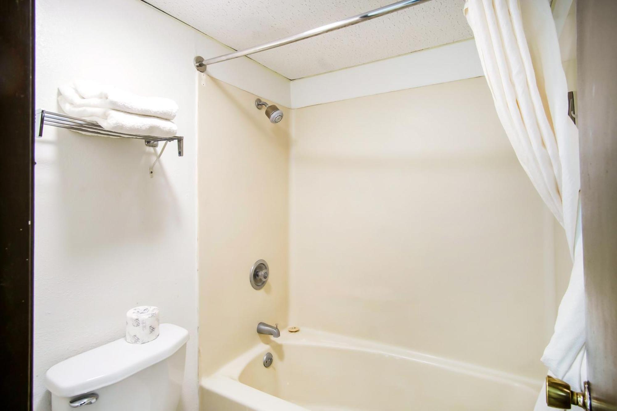 Oyo Hotel Hutchinson West 4Th Ave Екстер'єр фото