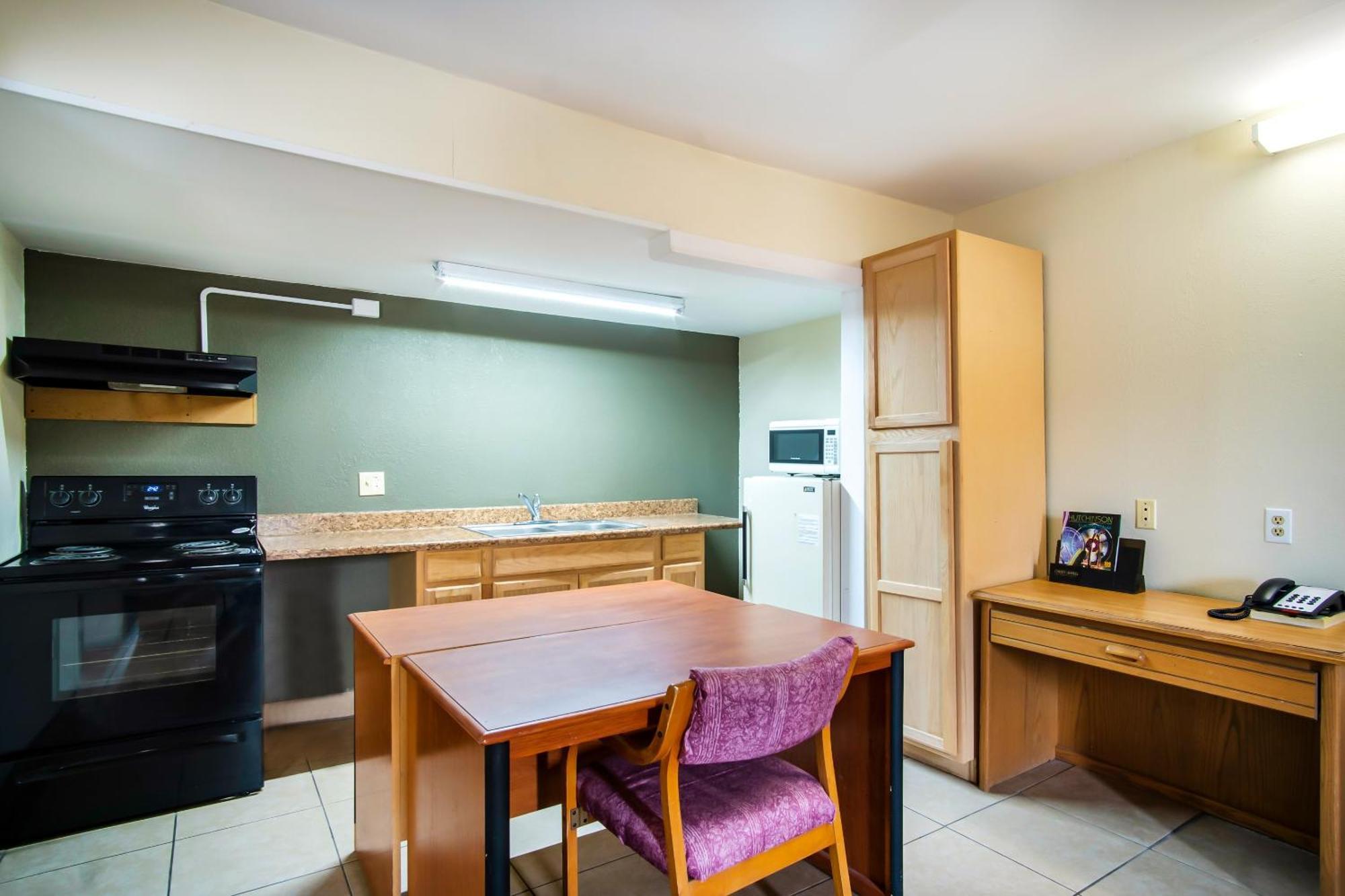 Oyo Hotel Hutchinson West 4Th Ave Екстер'єр фото