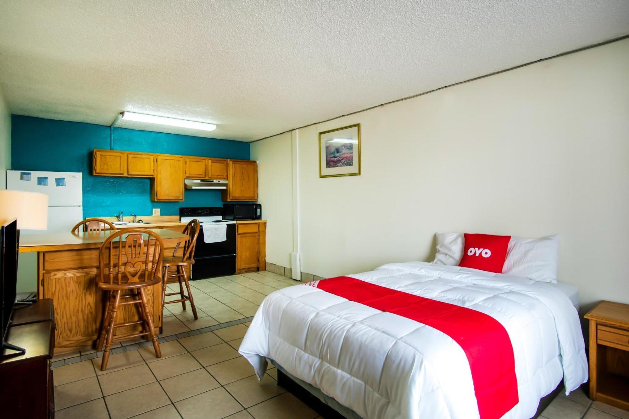 Oyo Hotel Hutchinson West 4Th Ave Екстер'єр фото