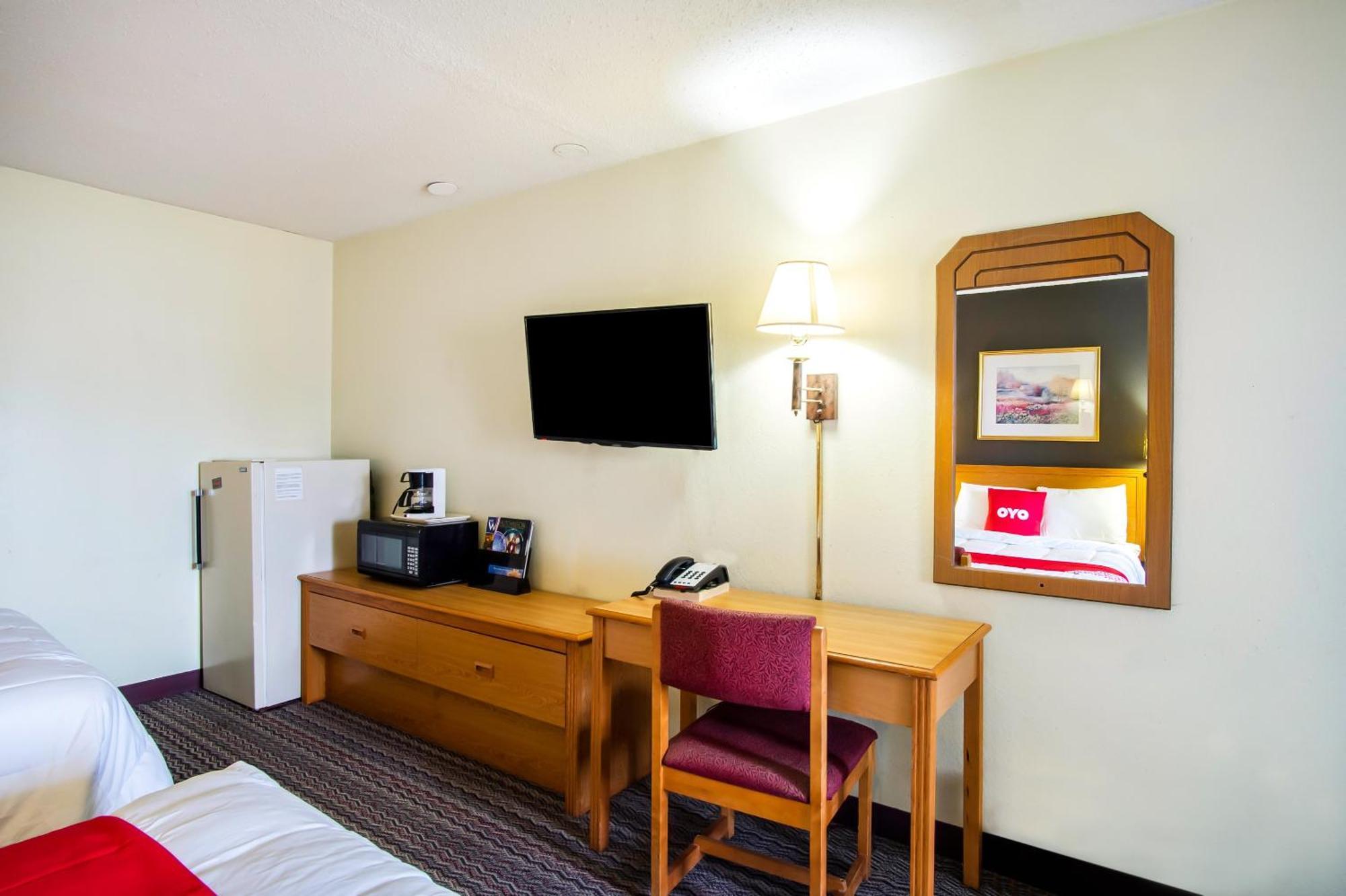 Oyo Hotel Hutchinson West 4Th Ave Екстер'єр фото