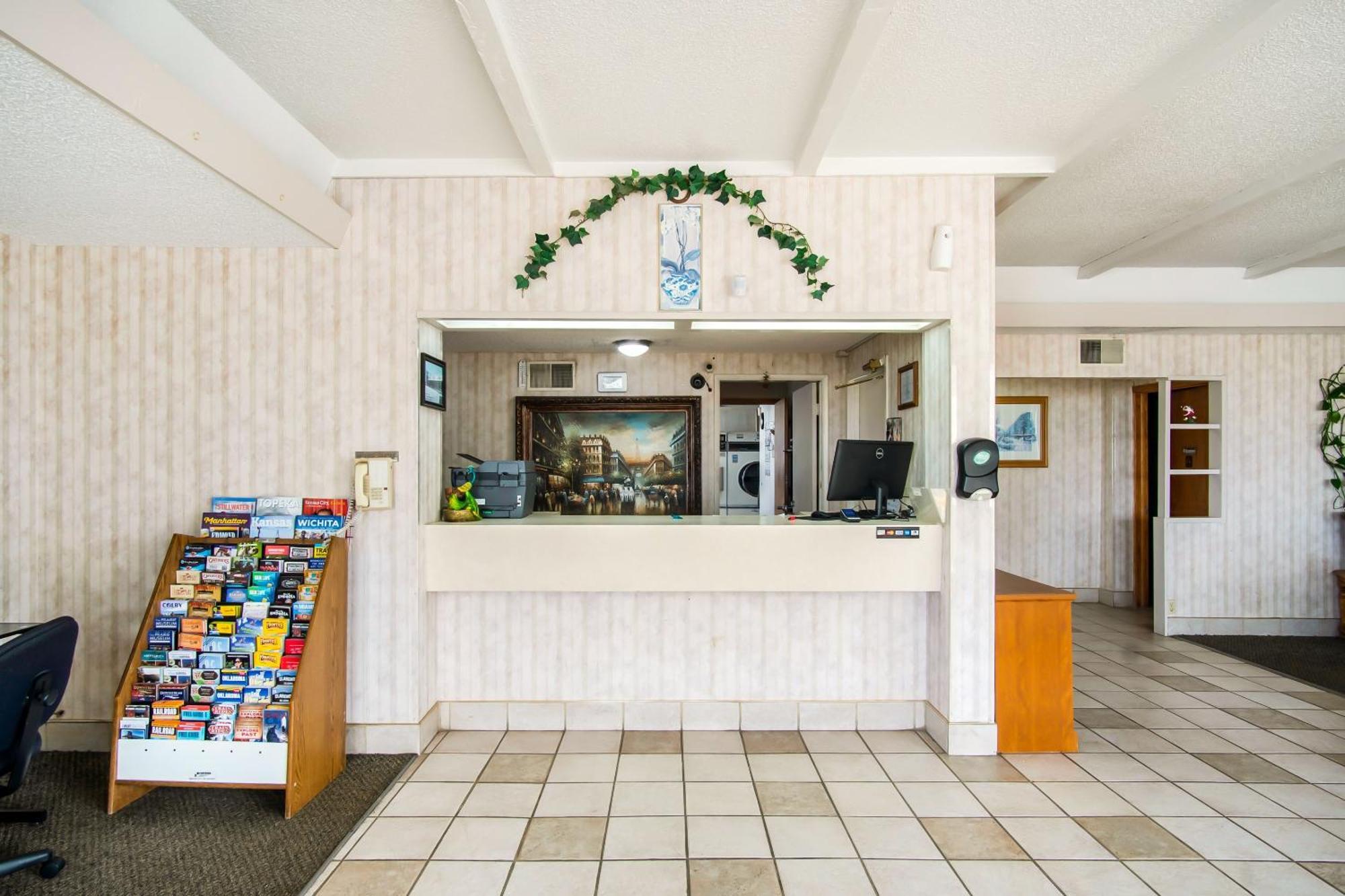 Oyo Hotel Hutchinson West 4Th Ave Екстер'єр фото