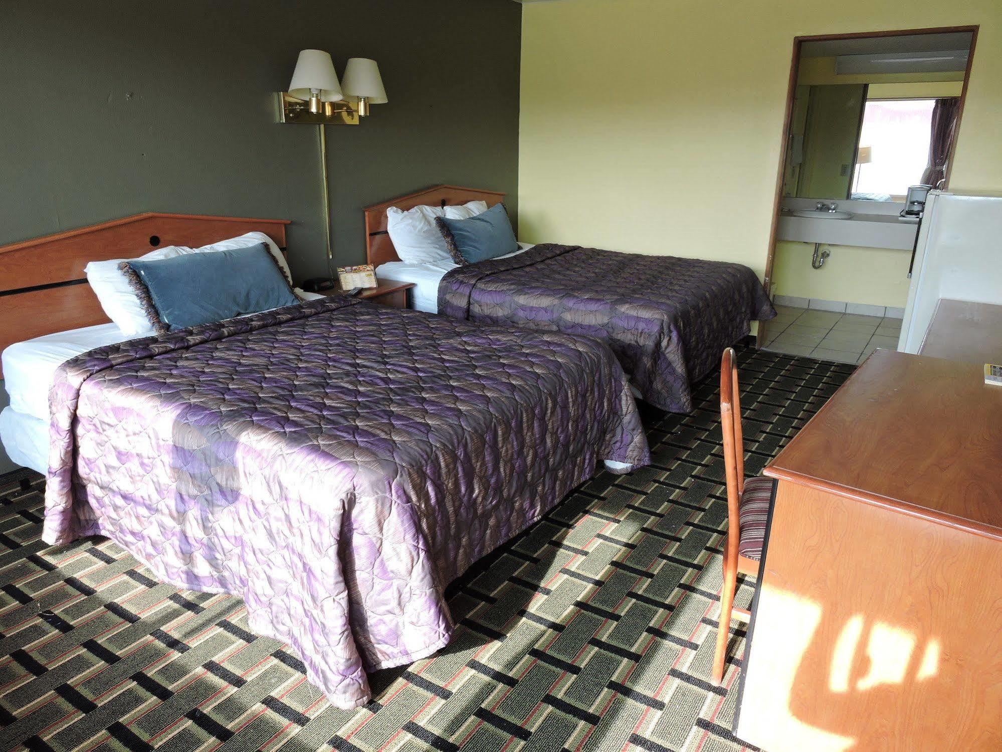 Oyo Hotel Hutchinson West 4Th Ave Екстер'єр фото