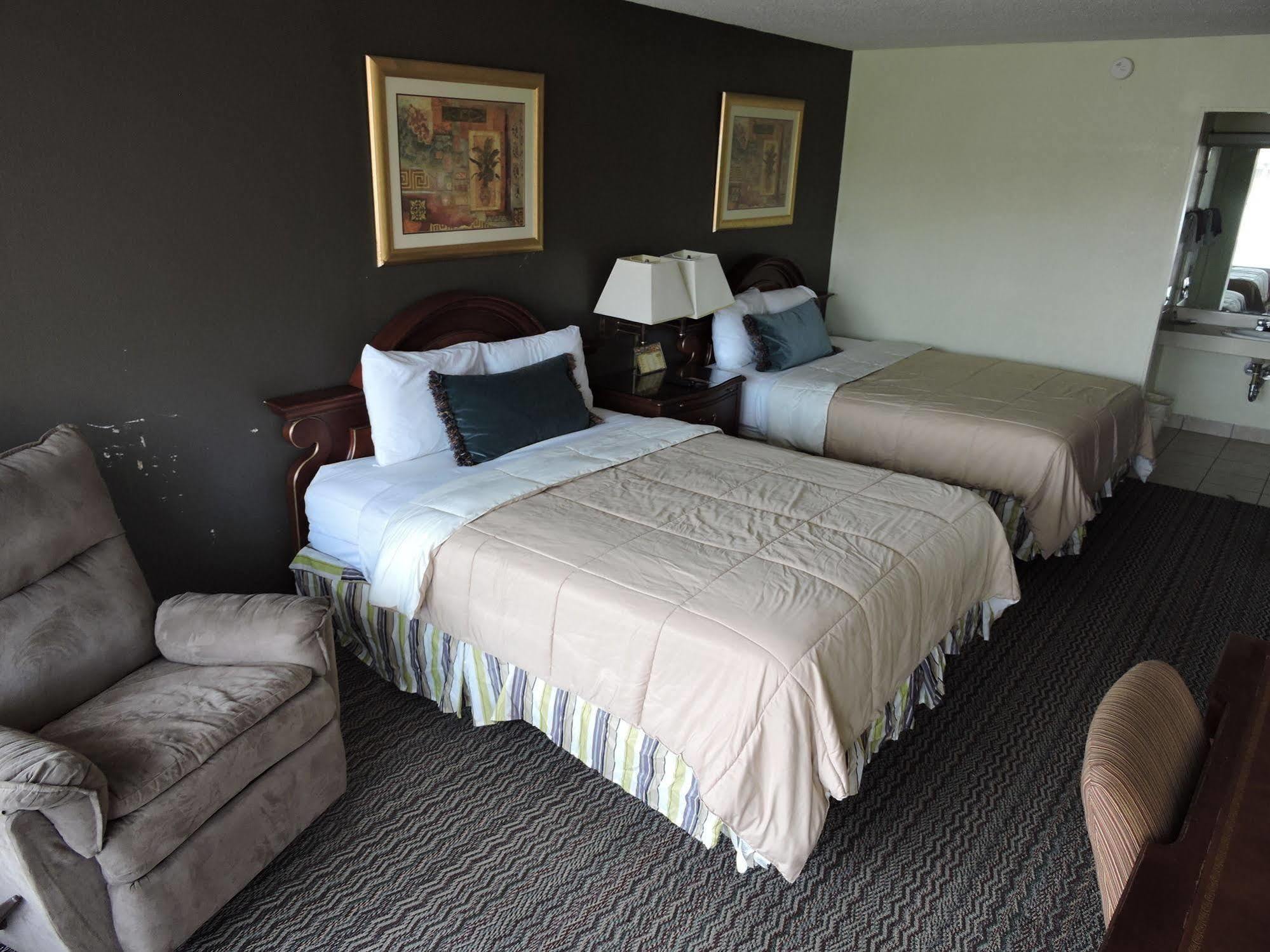 Oyo Hotel Hutchinson West 4Th Ave Екстер'єр фото